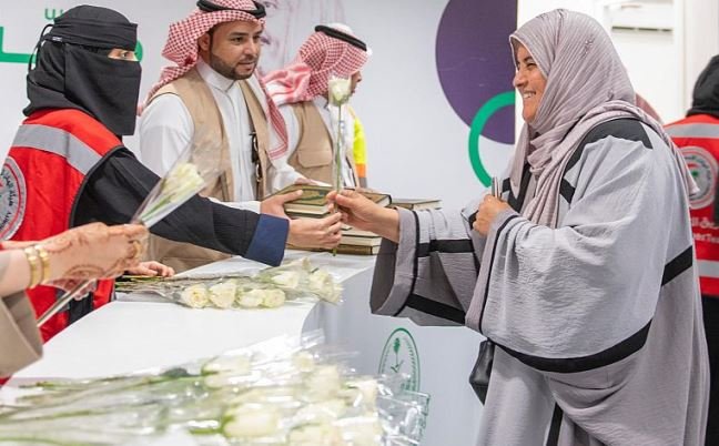منفذ جديدة عرعر يودّع الدفعة الثالثة من الحجاج العراقيين بالورود منفذ جديدة عرعر يودّع الدفعة الثالثة من الحجاج العراقيين بالورود