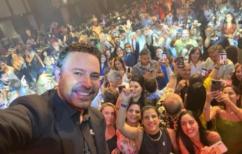 عاصي الحلاني يشعل اجواء قبرص ويرقص على الدبكة فى حفل غنائي كبير