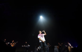 عمرو دياب يتألق في افتتاح موسم الجيمرز بالرياض.. صور