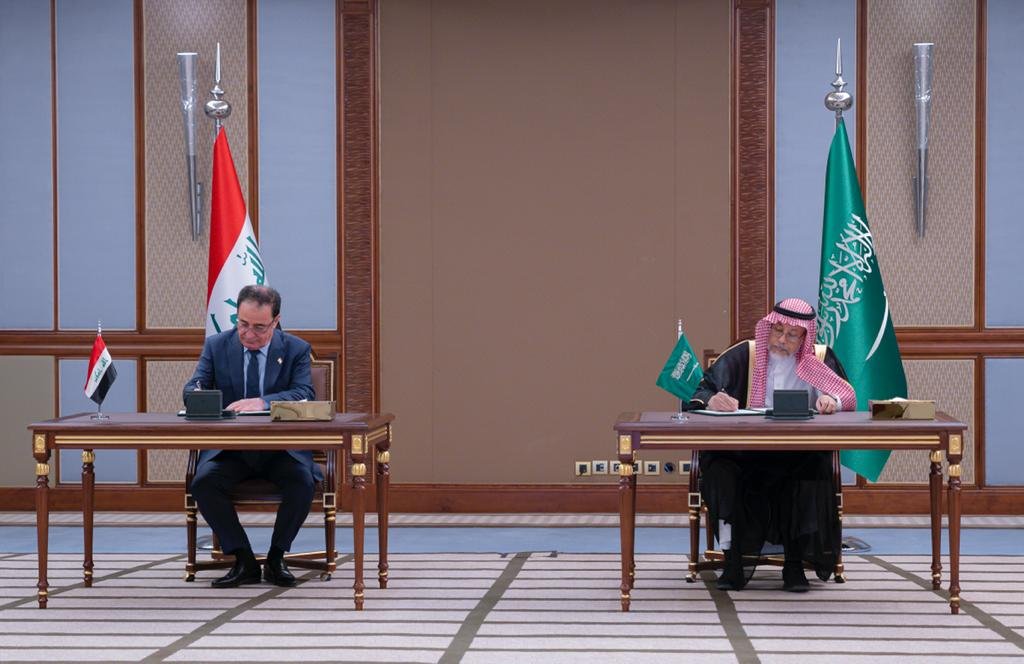 العراق والسعودية يوقعان اتفاقية الربط الكهربائي مع الخليج العراق والسعودية يوقعان اتفاقية الربط الكهربائي مع الخليج