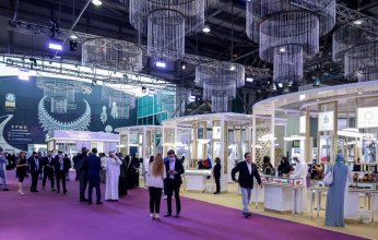 معرض "جواهر الإمارات" يتألق بإبداعات 20 مصممة إماراتية