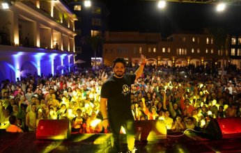 صور.. مصطفي حجاج بحفل كامل العدد في الساحل الشمالي