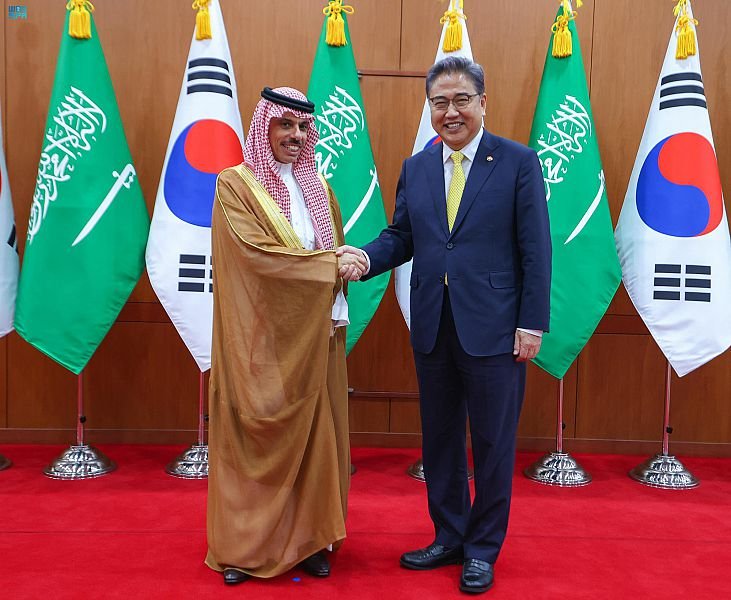 مباحثات بين السعودية وكوريا الجنوبية لتعزيز العلاقات الثنائية مباحثات بين السعودية وكوريا الجنوبية لتعزيز العلاقات الثنائية