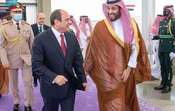 ولي العهد السعودي يستقبل الرئيس السيسي في مطار جدة