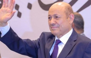 العليمي يصل السعودية للمشاركة في القمة العربية الأمريكية