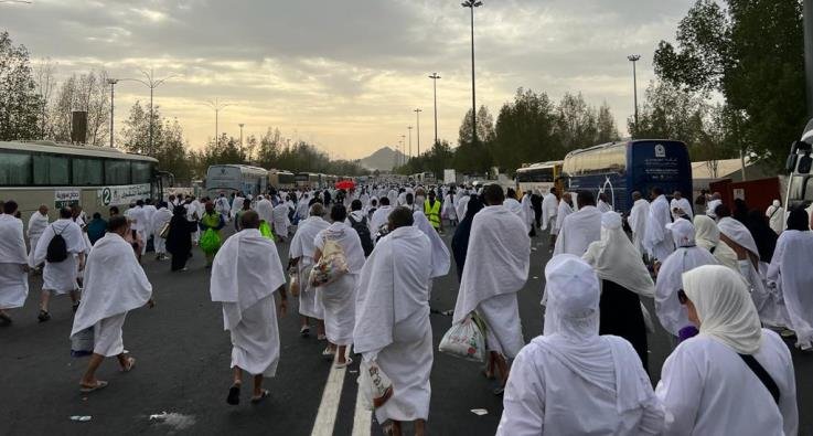 بعد غروب شمس اليوم.. ضيوف الرحمن ينفرون من عرفات إلى مزدلفة بعد غروب شمس اليوم.. ضيوف الرحمن ينفرون من عرفات إلى مزدلفة