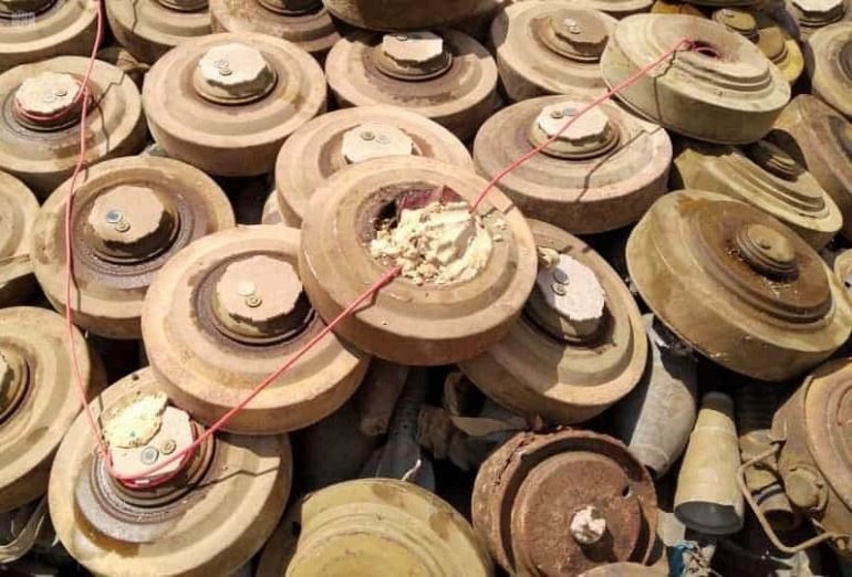 مشروع مركز الملك سلمان للإغاثة "مسام" ينزع 960 لغماً في اليمن خلال أسبوع مشروع مركز الملك سلمان للإغاثة "مسام" ينزع 960 لغماً في اليمن خلال أسبوع