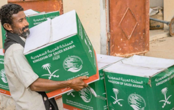سلمان للإغاثة يوزّع أكثر من 133 طنًا من السلال الغذائية في مديرية حجر بحضرموت