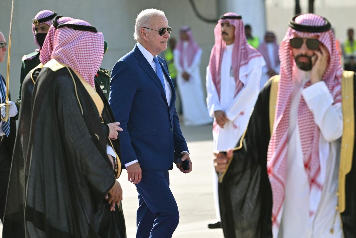 بايدن يغادر السعودية بعد زيارة استمرت يومين بايدن يغادر السعودية بعد زيارة استمرت يومين