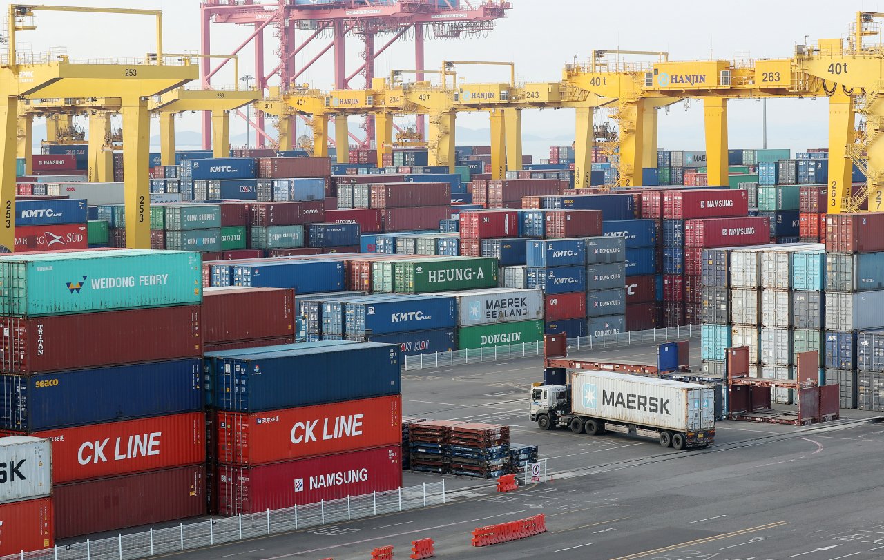 صادرات كوريا الجنوبية تقفز 5.4% في يونيو صادرات كوريا الجنوبية تقفز 5.4% في يونيو