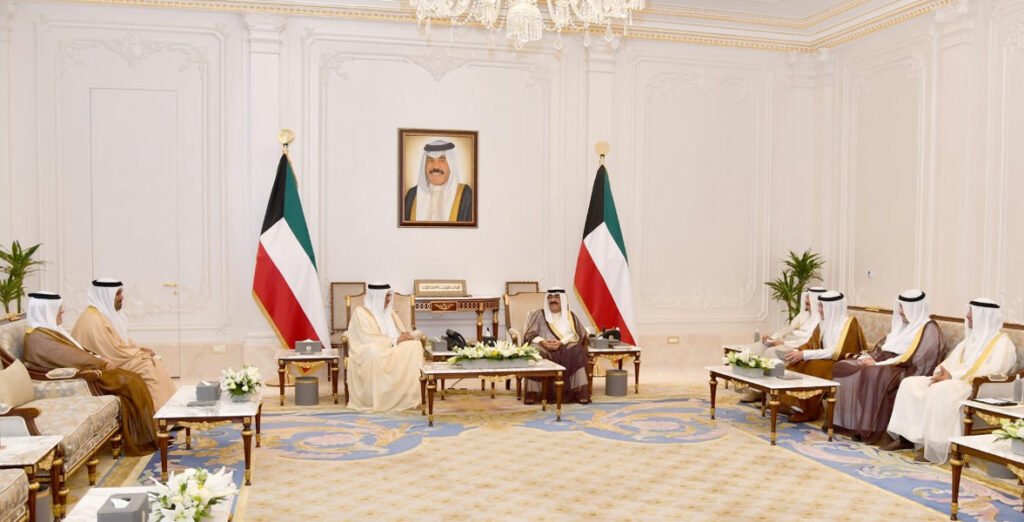 ولي العهد الكويتي يستقبل وزيري الخارجية والمالية في مملكة البحرين ولي العهد الكويتي يستقبل وزيري الخارجية والمالية في مملكة البحرين