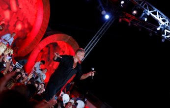 عمرو دياب يشعل الساحل بحفل كامل العدد في مراسي