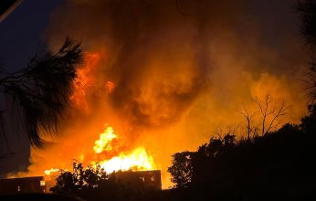 الحماية المدنية تواصل محاولاتها للسيطرة على حريق ستوديوهات العدل جروب بالجيزة