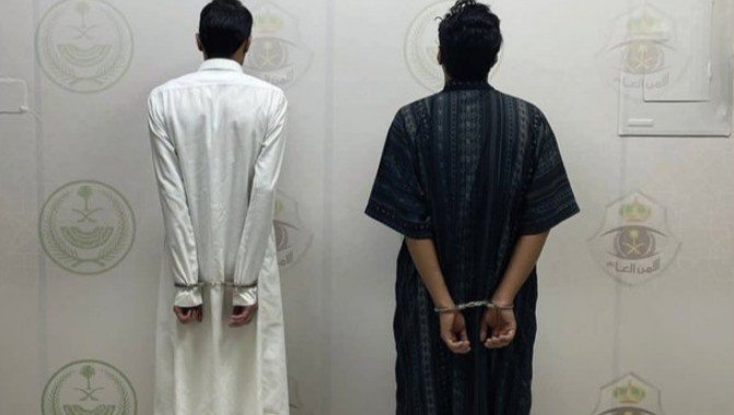 السعودية.. ضبط شخصين لسطوهما على محالٍ تجارية السعودية.. ضبط شخصين لسطوهما على محالٍ تجارية