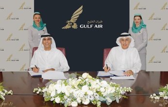طيران الخليج ومطار رأس الخيمة يوقعان اتفاقية بدء عمليات الناقلة إلى الإمارة