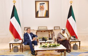 ولي عهد الكويت يتسلم رسالة خطية من الرئيس الفلسطيني تتعلق بالقضايا المشتركة