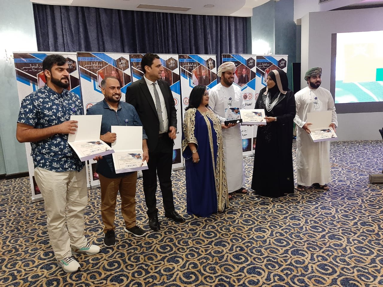 تكريم فريق فريق صدى الشباب بسلطنه عمان في ختام ملتقى حديث الشباب العربي تكريم فريق فريق صدى الشباب بسلطنه عمان في ختام ملتقى حديث الشباب العربي