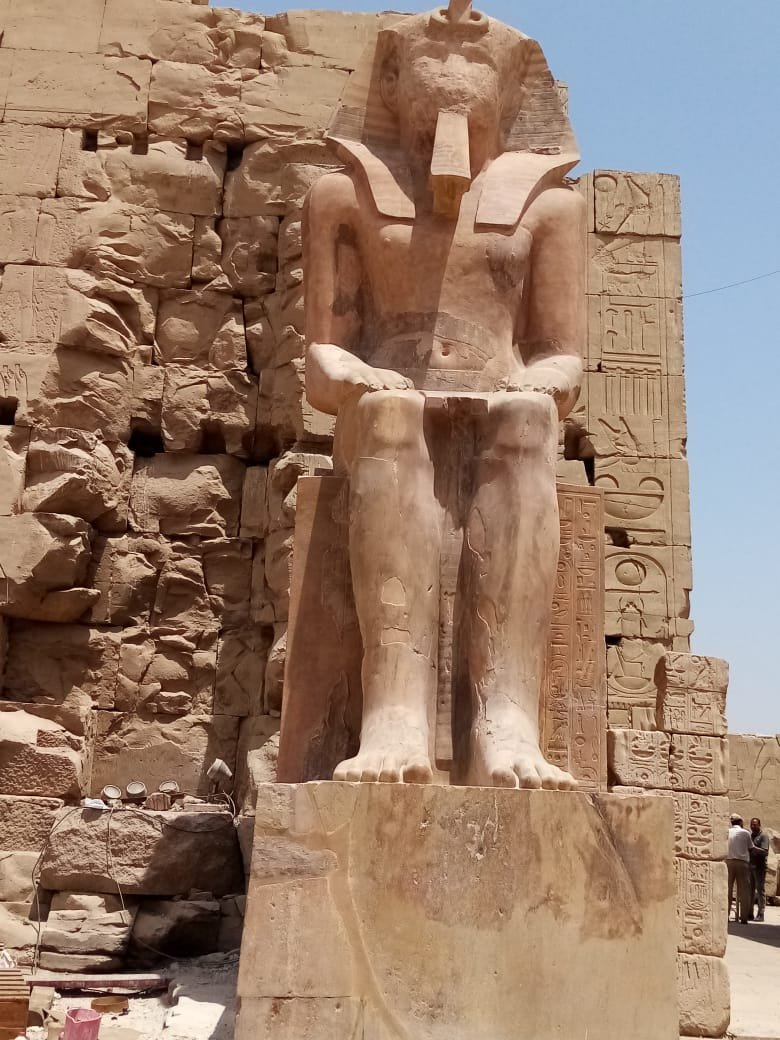 مصر: الإنتهاء من ترميم تمثال الملك تحتمس الثاني بالواجهة الجنوبية للصرح الثامن بمعابد الكرنك. مصر: الإنتهاء من ترميم تمثال الملك تحتمس الثاني بالواجهة الجنوبية للصرح الثامن بمعابد الكرنك.