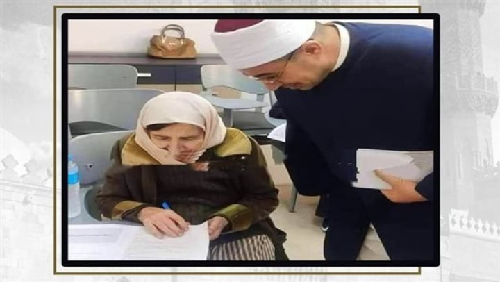 الأزهر يحتفى بأكبر طالبة وافدة من روسيا عمرها 68 عامًا الأزهر يحتفى بأكبر طالبة وافدة من روسيا عمرها 68 عامًا