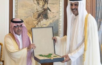 أمير قطر يحصل على قلادة السياحة العربية من الطبقة الممتازة