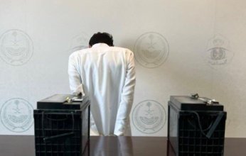 القبض على شخص سرق بطاريات أجهزة الرصد الآلي بالرس بالقصيم