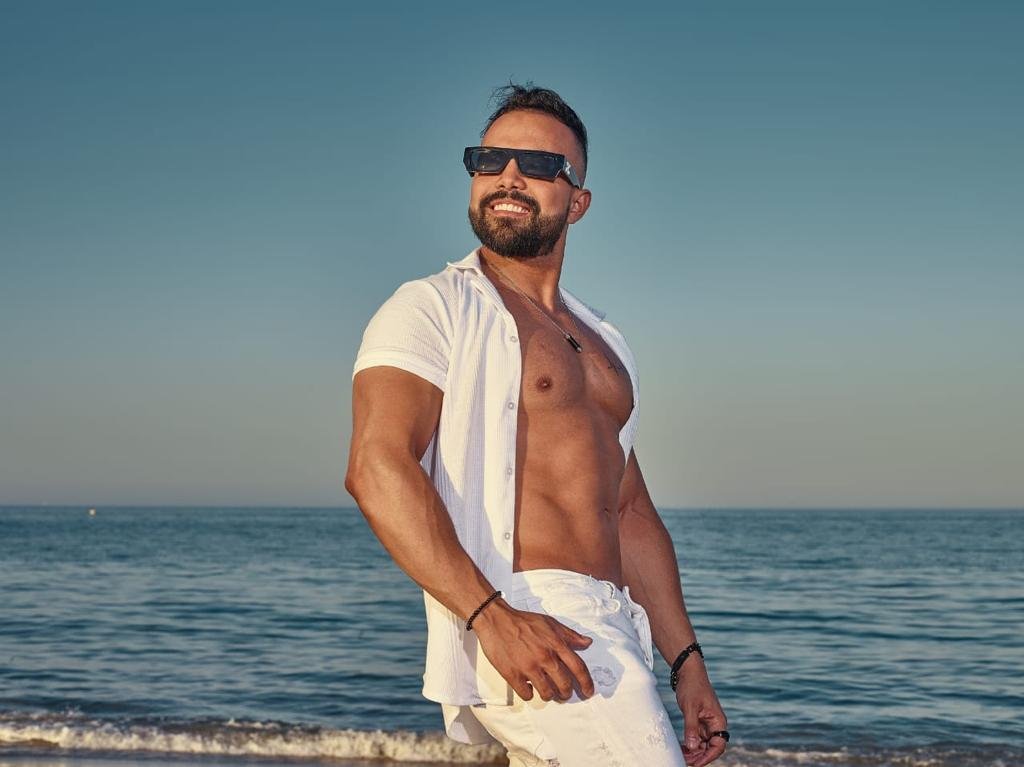 نجم برنامج فنان العرب "أيوب الحومي" يطرح أول أغنية من ألبومه الجديد نجم برنامج فنان العرب "أيوب الحومي" يطرح أول أغنية من ألبومه الجديد
