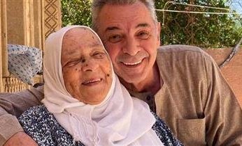 شقيق محمود حميدة يعلن مكان وموعد عزاء والدته