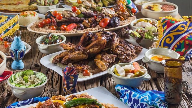القبض على صاحب محل بوسط القاهرة يبيع مأكولات منتهية الصلاحية القبض على صاحب محل بوسط القاهرة يبيع مأكولات منتهية الصلاحية
