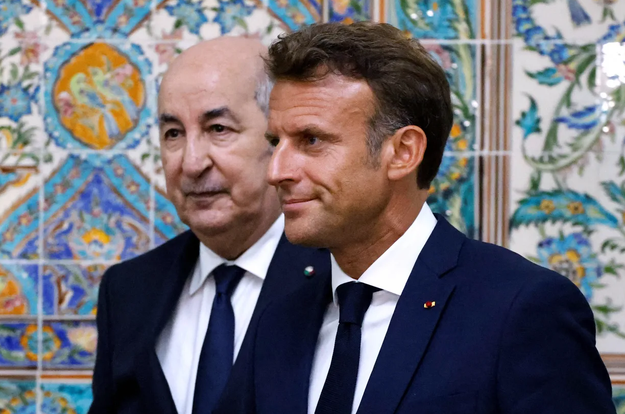 Macron et Tebboune discutent du renforcement de la coopération conjointe entre la France et l’Algérie dans divers domaines