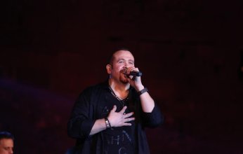 هشام عباس يشعل أولي حفلات مهرجان قلعة صلاح الدين الدولي للغناء