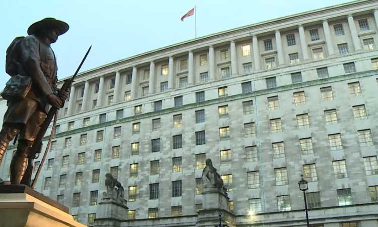 الدفاع البريطانية: إرساء عطاء لتصنيع طائرات بدون طيار على شركتين بريطانية وأمريكية الدفاع البريطانية: إرساء عطاء لتصنيع طائرات بدون طيار على شركتين بريطانية وأمريكية