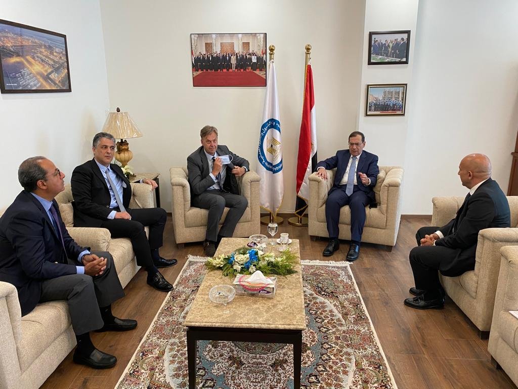 اكسون موبيل تخطط لزيادة استثماراتها فى مصر اكسون موبيل تخطط لزيادة استثماراتها فى مصر