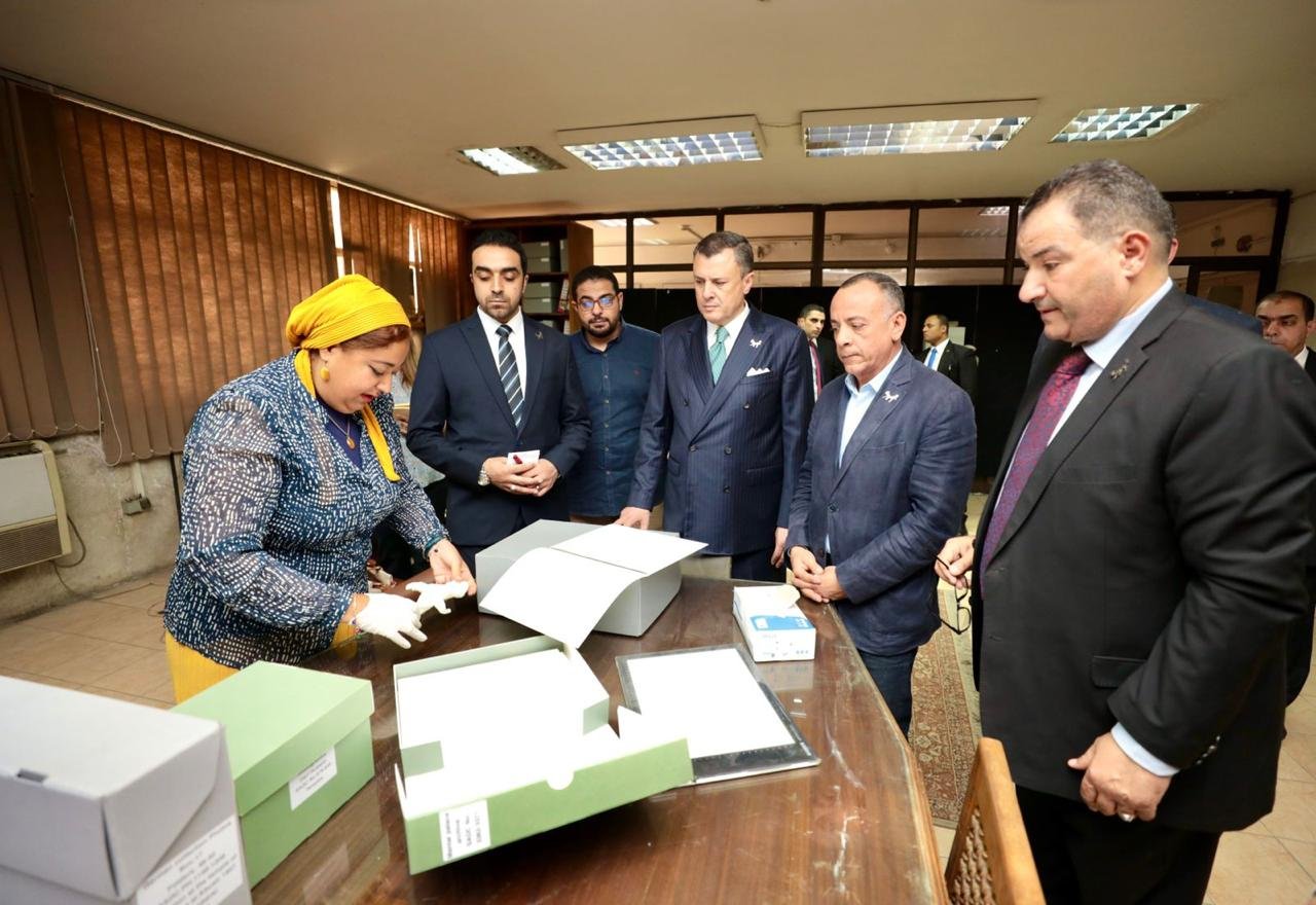 وزير السياحة والآثار المصري في جولة بمقر الوزارة بالزمالك للتعرف على العاملين وآليات سير العمل وزير السياحة والآثار المصري في جولة بمقر الوزارة بالزمالك للتعرف على العاملين وآليات سير العمل