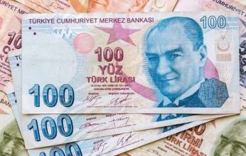 تراجع قياسي لليرة التركية لتقترب من أدنى مستوياتها منذ ديسمبر 2021