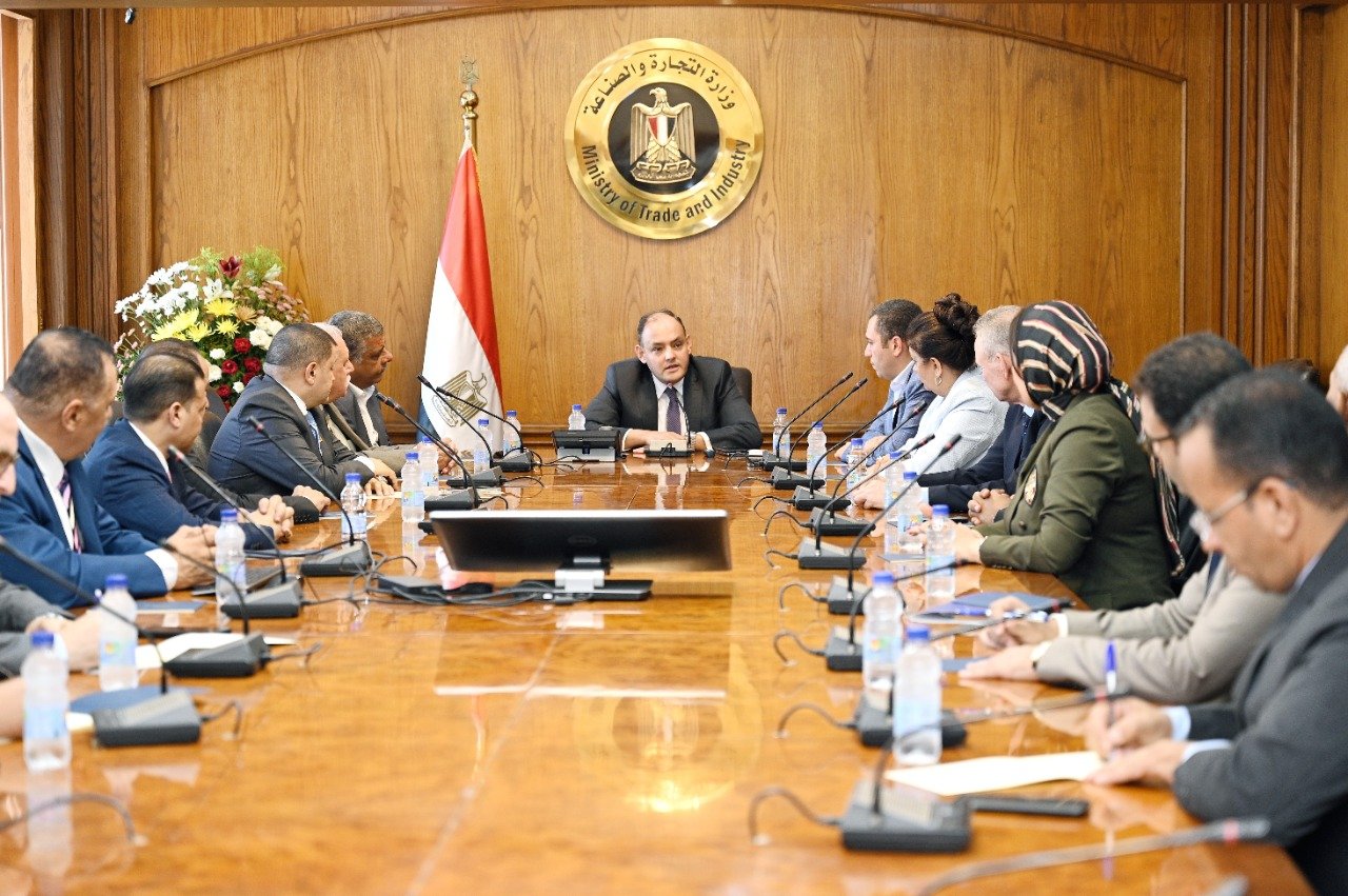 وزير التجارة المصري: حريصون على مساهمة القطاع الصناعى فى الناتج المحلى وزير التجارة المصري: حريصون على مساهمة القطاع الصناعى فى الناتج المحلى
