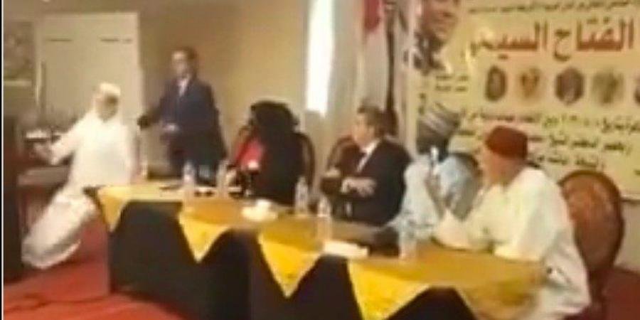 بالفيديو.. وفاة السفير محمد القحطاني أثناء إلقاء كلمته بالمؤتمر العربي الإفريقي في القاهرة بالفيديو.. وفاة السفير محمد القحطاني أثناء إلقاء كلمته بالمؤتمر العربي الإفريقي في القاهرة