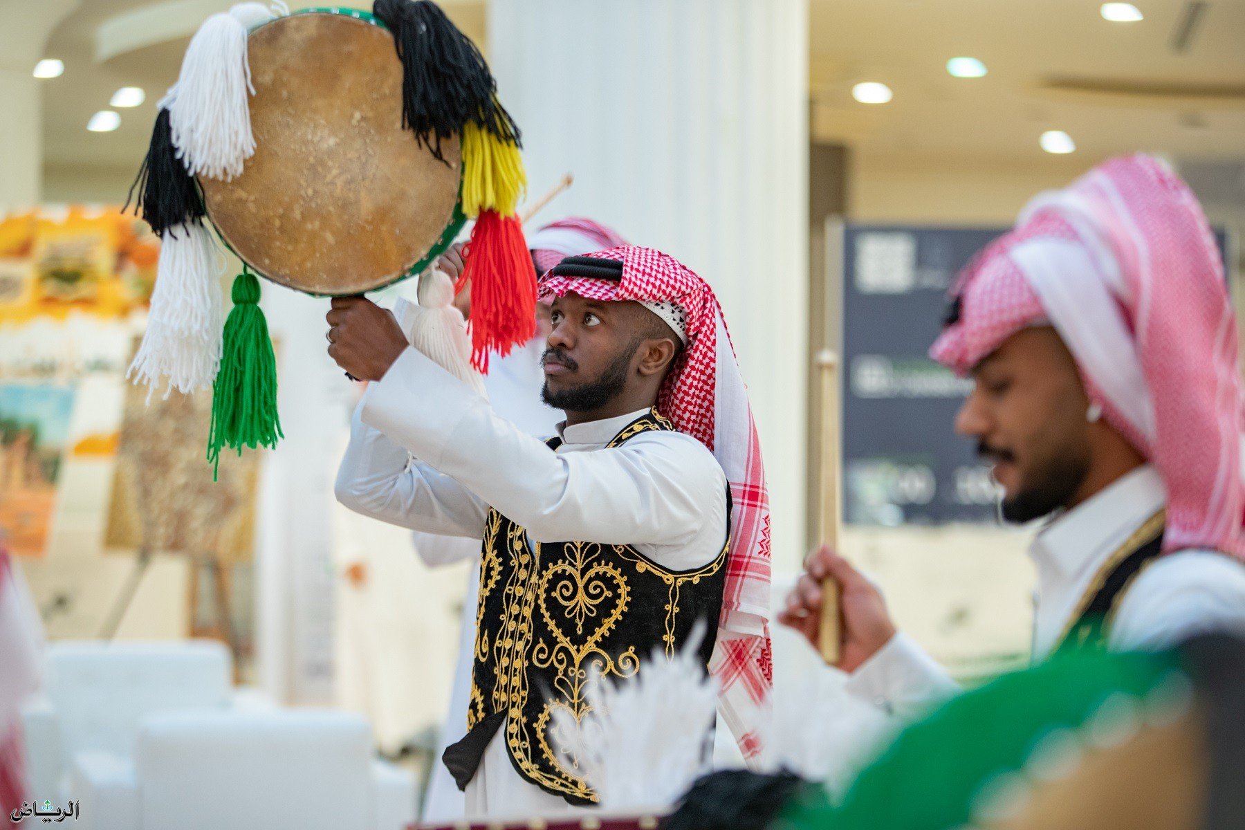 السعودية.. فعاليات ثقافية وتراثية وفنية تستهوي زوار مهرجان تمور بريدة السعودية.. فعاليات ثقافية وتراثية وفنية تستهوي زوار مهرجان تمور بريدة