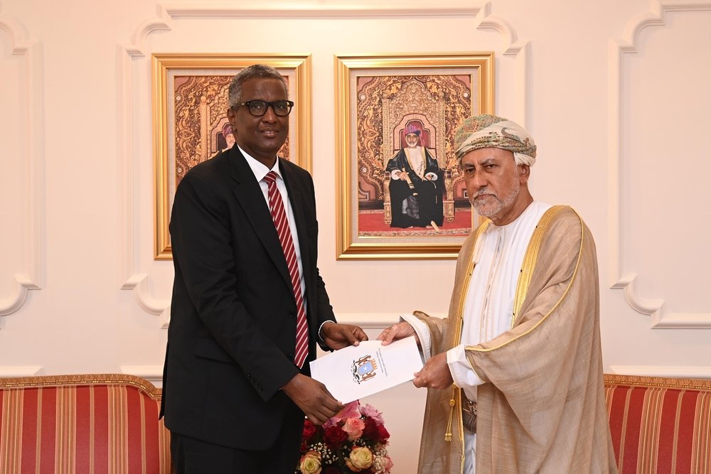 سلطان عمان يتلقى رسالة خطية من الرئيس الصومالي تتعلق بالعلاقات الثنائية سلطان عمان يتلقى رسالة خطية من الرئيس الصومالي تتعلق بالعلاقات الثنائية