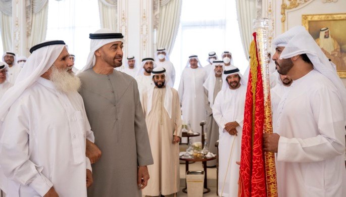 رئيس الإمارات يستقبل الفائز بلقب "شاعر المليون" رئيس الإمارات يستقبل الفائز بلقب "شاعر المليون"