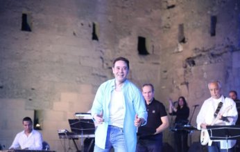 بالصور.. مدحت صالح يشعل حفلات مهرجان محكي القلعة باغنياته