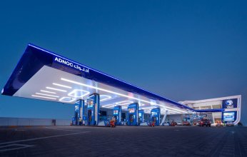 "أدنوك" تُخصّص 55 مليار درهم لتعزيز الاستثمار في الحلول منخفضة الكربون والطاقات الجديدة