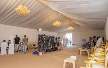 وزير الداخلية الكويتي يوجه بتوفير قاعة مكيفة للإعلاميين تقديرا لجهودهم في تغطية (أمة 2022)