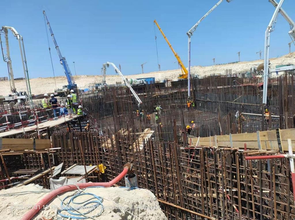 وزير الإسكان المصري يشهد الانتهاء من صب الجزء الأول من الأساسات للبرج الأيقونى بالعلمين وزير الإسكان المصري يشهد الانتهاء من صب الجزء الأول من الأساسات للبرج الأيقونى بالعلمين