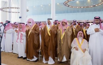 أمير الرياض بالنيابة يؤدي صلاة الميت على الجوهرة آل الشيخ