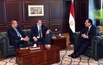 رئيس الوزراء المصري يناقش عددا من الملفات الاقتصادية المهمة مع القائم بأعمال محافظ البنك المركزي