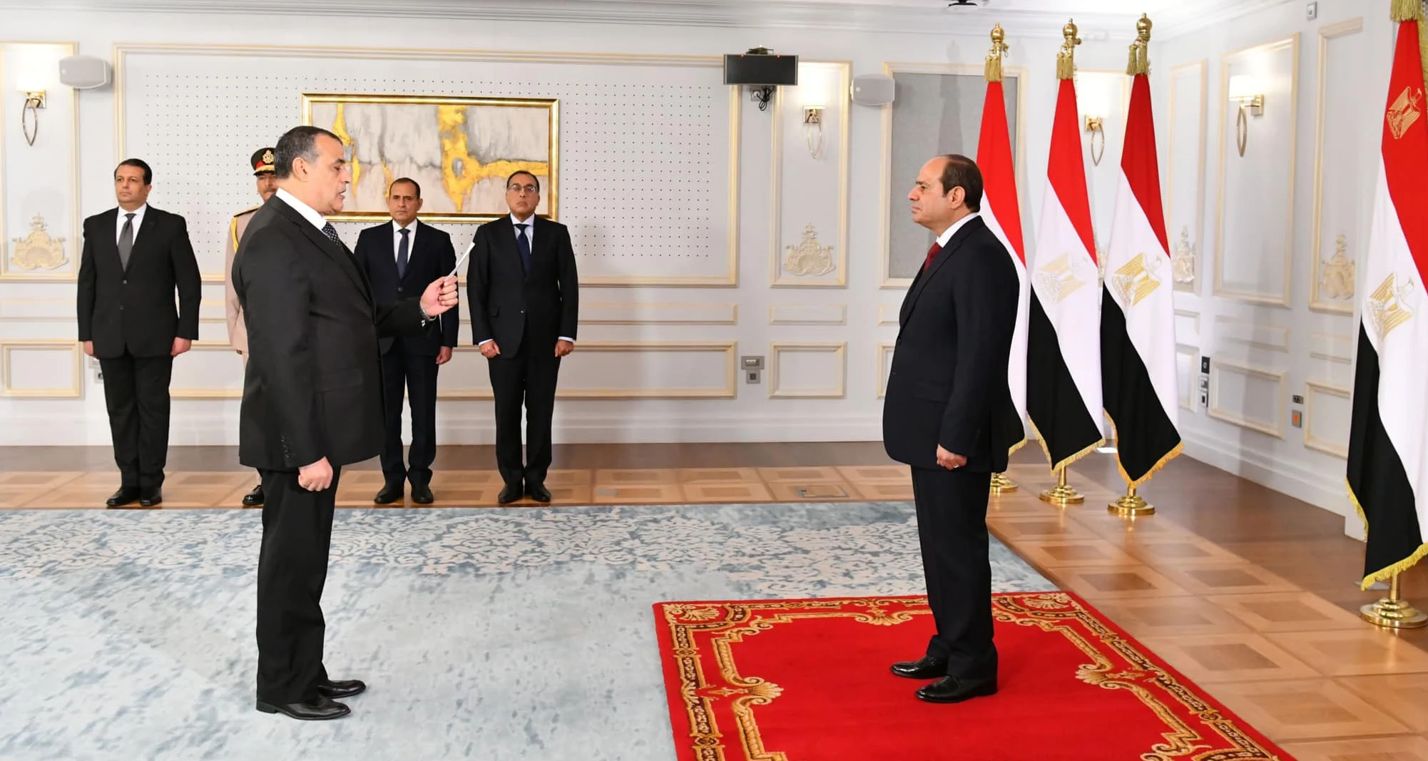 الوزراء الجدد في الحكومة المصرية يؤدون اليمين الدستورية أمام الرئيس السيسي الوزراء الجدد في الحكومة المصرية يؤدون اليمين الدستورية أمام الرئيس السيسي