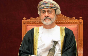 عمان تنكس الأعلام حدادا على وفاة الملكة اليزابيث الثانية