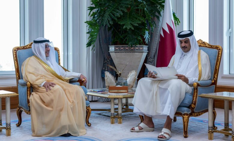 رسالة خطية من ولي عهد الكويت إلى أمير قطر تتناول العلاقات بين البلدين رسالة خطية من ولي عهد الكويت إلى أمير قطر تتناول العلاقات بين البلدين