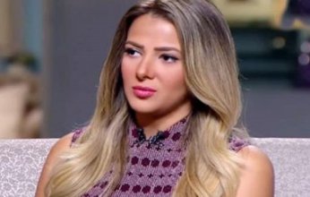 دنيا سمير غانم تعلق على تكريم والديها الفنانين الراحلين