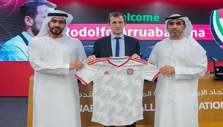 تفاؤل إماراتي بانطلاقة المنتخب الأول لكرة القدم تحت قيادة الأرجنتيني أروابارينا تفاؤل إماراتي بانطلاقة المنتخب الأول لكرة القدم تحت قيادة الأرجنتيني أروابارينا